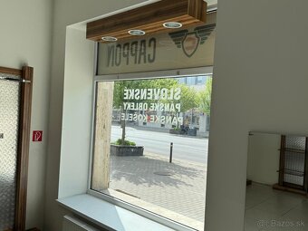 Nabytok na predajňu - 12