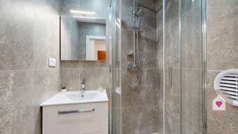 BA/NIVY-Prenájom komplet prerobeného 3 izbového bytu pri OC  - 12