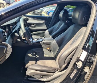 MERCEDES-BENZ E TRIEDA SEDAN 200 4MATIC A/T - 12