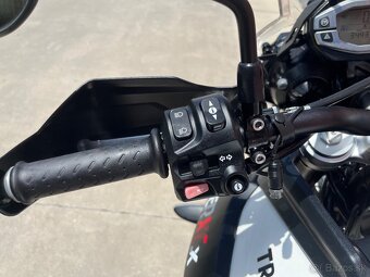 Triumph Tiger 800 XC - 12