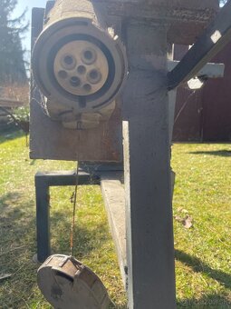 Predám cirkulárku s elektromotorom 1,7 kW na kovy/drevo - 12