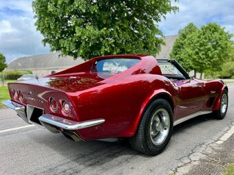Chevrolet Corvette 1973 – klasický americký kabriolet s V8 - 12