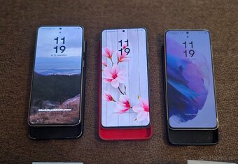 Samsung Galaxy S21 - 3 ks - 12