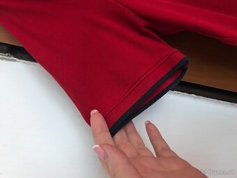GUESS originál Red pánske polotricko L - 12