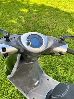 Skúter Yamaha Neos 50 4T čierny - 12