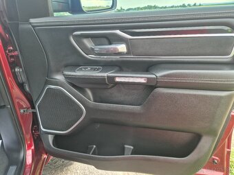 DODGE RAM 5,7 HEMI BLACK WIDOW 39 000km odpočet DPH - 12