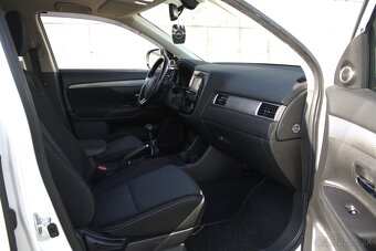 Mitsubishi Outlander 2.2 DI-D Intense+, 150k, 7 miestny - 12