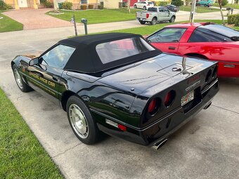 1986 Chevrolet Corvette C4 official pace car - 12