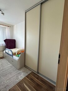 3 izbový priestranný byt s loggiou - 12