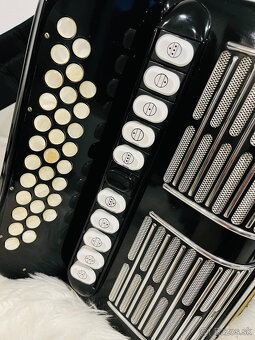 Predám nemeckú heligónku Hohner Overture V 5 hlasná, - 12