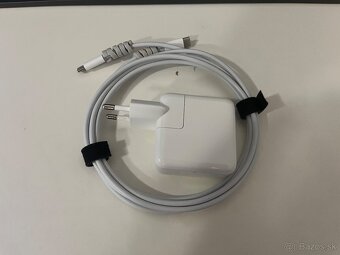 Apple MacBook Air 13 M1 256 GB - kozmicky sivý - 12