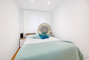 Apartmán 4+kk s balkónom a bazénom Torrevieja-Playa del Aceq - 12