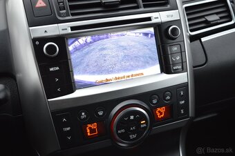 Toyota Verso 1.6i - 7 míst ,NAVI, kamera ,bez koroze - 12