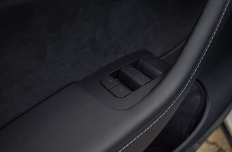 Tesla Model Y Long Range Dual Motor AWD 4x4 - 12