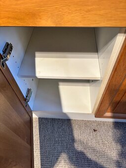 Kuchynská linka z masívu so spotrebičmi - 12