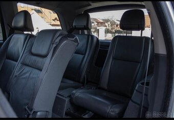 Volvo XC90 D5 AWD AT 7miest málo km - 12