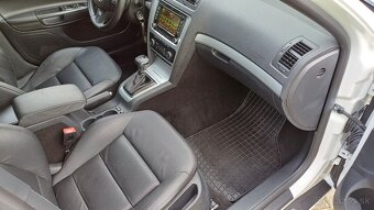 Škoda octavia combi RS.2.0TDI model 2012 navigacia top stav - 12