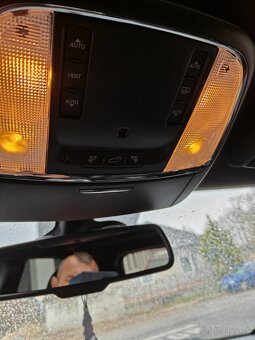 Jeep Grand Cherokee - 12