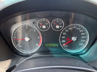 Ford C-Max 1,6 TDCi 80 kW M5 - 12