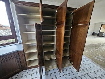 Masívna kuchynská linka z Nemecka so spotrebičmi - 12