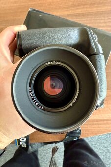Olympus E-M1 II + HLD-9 + Voigtländer Nokton 25mm f/0,95 - 12