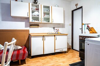 GIRALTOVCE-veľký pozemok 2.196 m2, podpivničený dom, 3xizba - 12