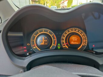 Predám Toyotu Auris 1,33 i - 12