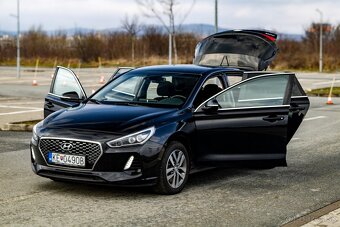 Hyundai i30 1,6 CRDi 7DCT (automat, LED svetlá, Car Play) - 12