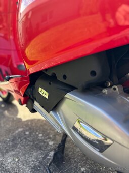 Vespa Primavera 125 red - 12