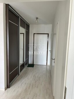Priestranný 2-izbový byt s veľkým balkónom a parkovacím... - 12