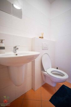 Veľkometrážny slnečný 3-izbový byt s  balkónom a garážou - 12