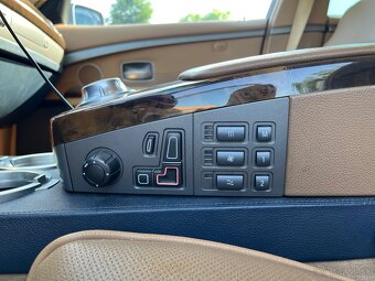 BMW 760i - 12