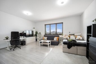 Na predaj 3 generačný RD Most pri Bratislave časť Studené - 12