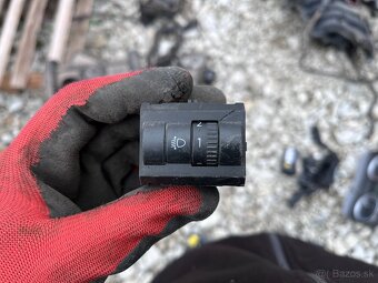 Škoda Fabia 2,Roomster vypínač okien, ovládač, páčky, budíky - 12