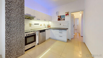 🏆 TOP MAKLÉR ponúka 3-izbový byt na Budatínskej 77 – 8. posc - 12