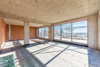 PREDAJ: POLYFUNKČNÁ NOVOSTAVBA VO ZVONČÍNE - 12