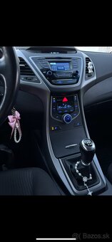 Hyundai Elantra - 12