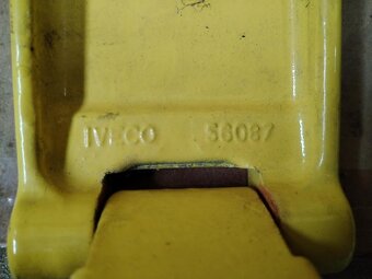 Iveco Daily, zadní dveře a panty - 12