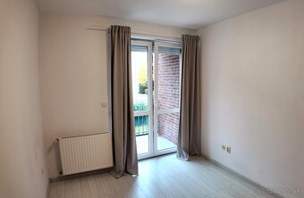 Krásny 3izb byt so zariadením a vlastným parkovaním - 12