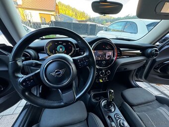 Mini Cooper S Essential 2022 (13 407 € odpočet DPH) - 12