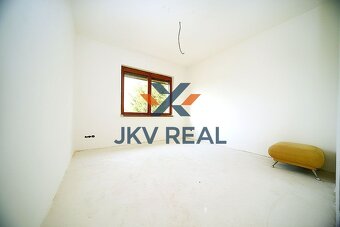 4 izbový rodinný dom s garážou v tichej lokalite - 12