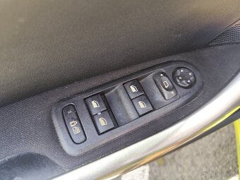 Peugeot 308 1.6 16V VTi - 12
