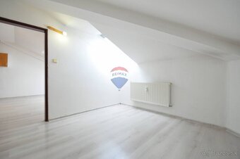 REZERVOVANÉ PREDAJ, 2-izbový podkrovný byt v Poprade, Ul - 12