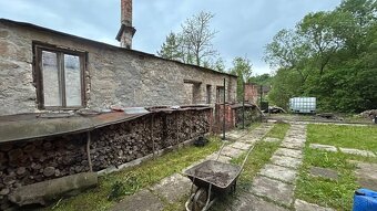 Čarovný pozemok s múrmi pôvodného domu, Sebedín - 12