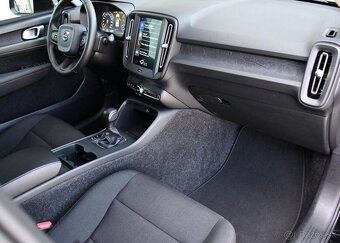 Volvo XC40 T3 PO SERVISE TAŽNÉ MANUÁL 120 kw - 12