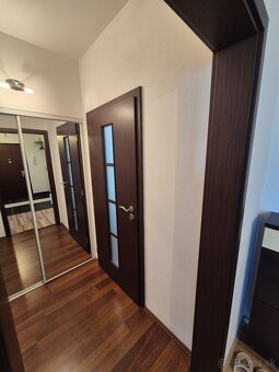 Prenájom 3 izb.bytu v Leviciach_balkón_šatník - 12
