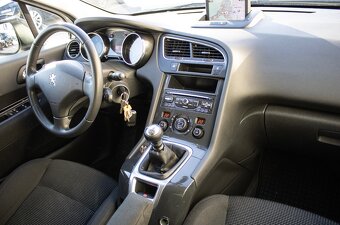 Peugeot 5008 2.0 HDi 110 kW - 12