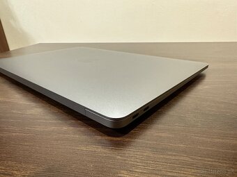 MacBook Air M1 13" 8/256 GB - 100% batéria a stav - 12