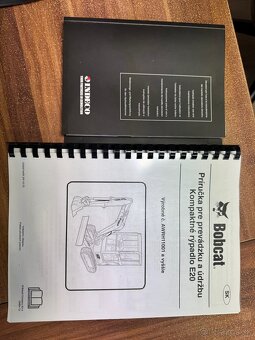 Predám garážovaný báger Bobcat E20, prvý majiteľ. TOP STAV - 12