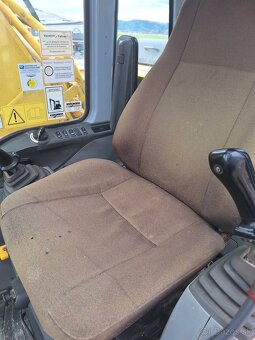 New Holland E305 - 12